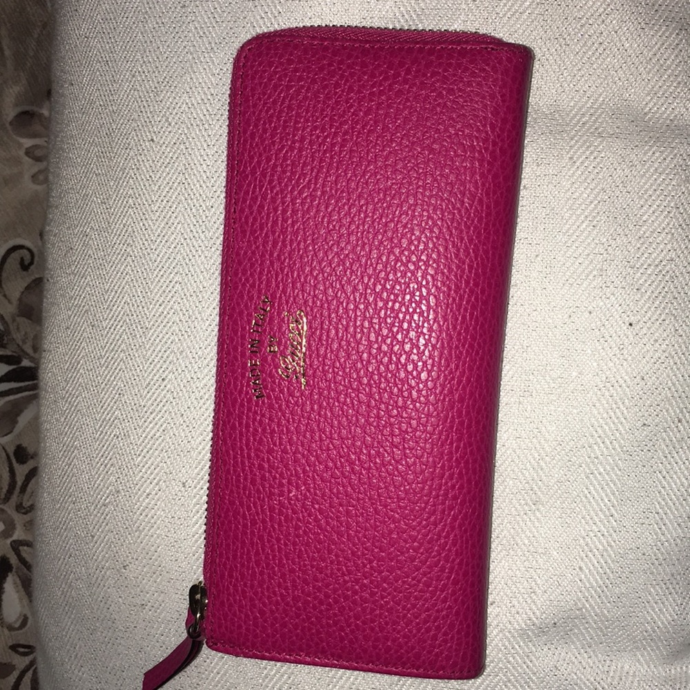 Gucci calfskin zip-wallet
